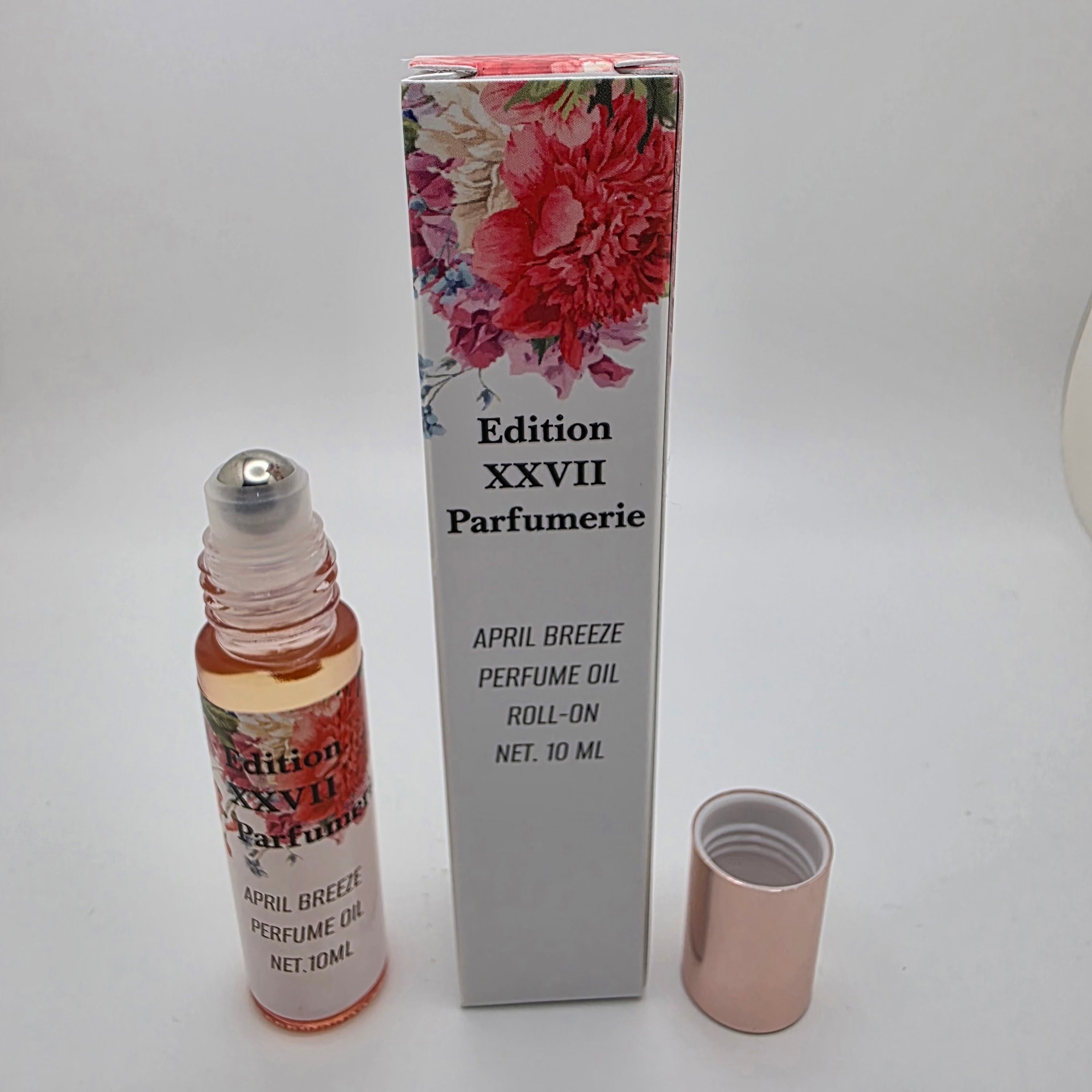 April Breeze Perfume Oil crafted with a floral and fresh scent profile Roll-On. This blend combines the delicate beauty of Ylang- ylang, Jasmine, Rose and Lemon- Net. 10 ML